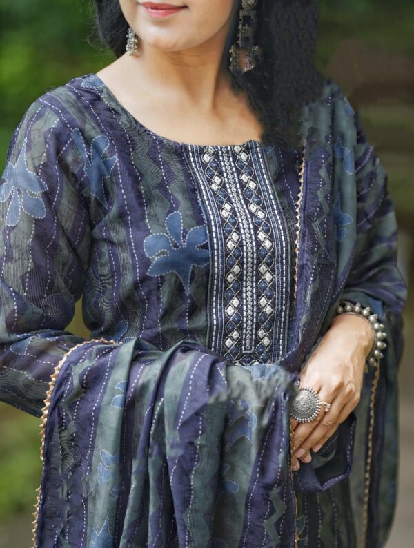 Alvami Women Kurta Set