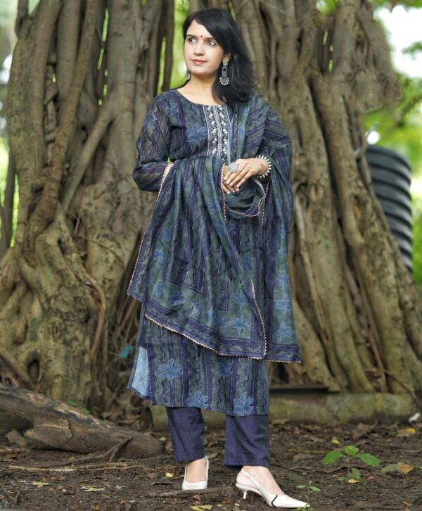 Alvami Women Kurta Set