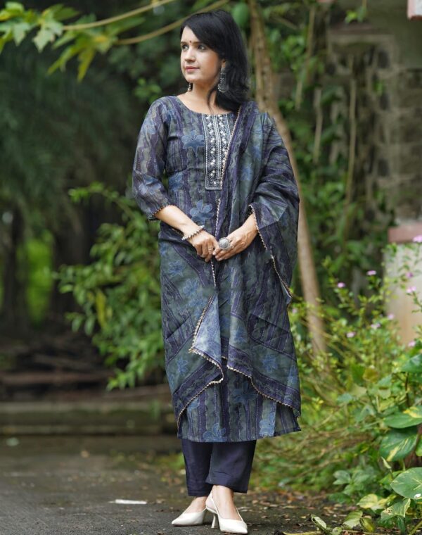 Alvami Women Kurta Set