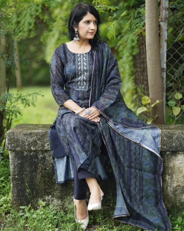 Alvami Women Kurta Set