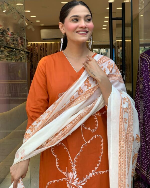 Alvami Women's Viscose Silk Kurta Set