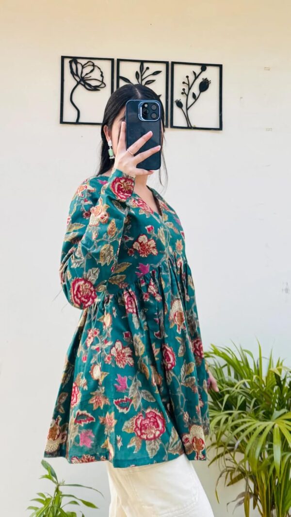 Avayayat Women Rayon Floral Printed Short Kurta | Short Anarkali Kurti for Girls | Women's Casual Sleeveless Printed Top | Tops for Women