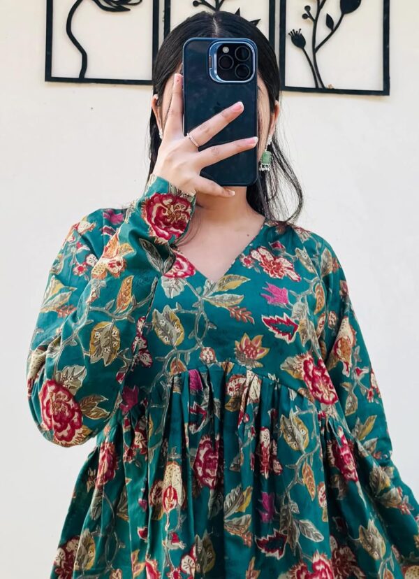 Avayayat Women Rayon Floral Printed Short Kurta | Short Anarkali Kurti for Girls | Women's Casual Sleeveless Printed Top | Tops for Women