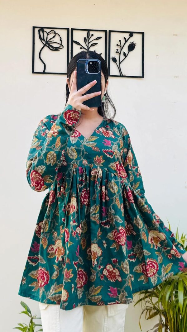 Avayayat Women Rayon Floral Printed Short Kurta | Short Anarkali Kurti for Girls | Women's Casual Sleeveless Printed Top | Tops for Women