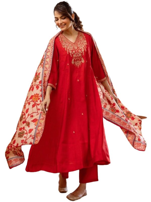 KLOSIA Women Embroidery Kurta and Pant Set with Dupataa