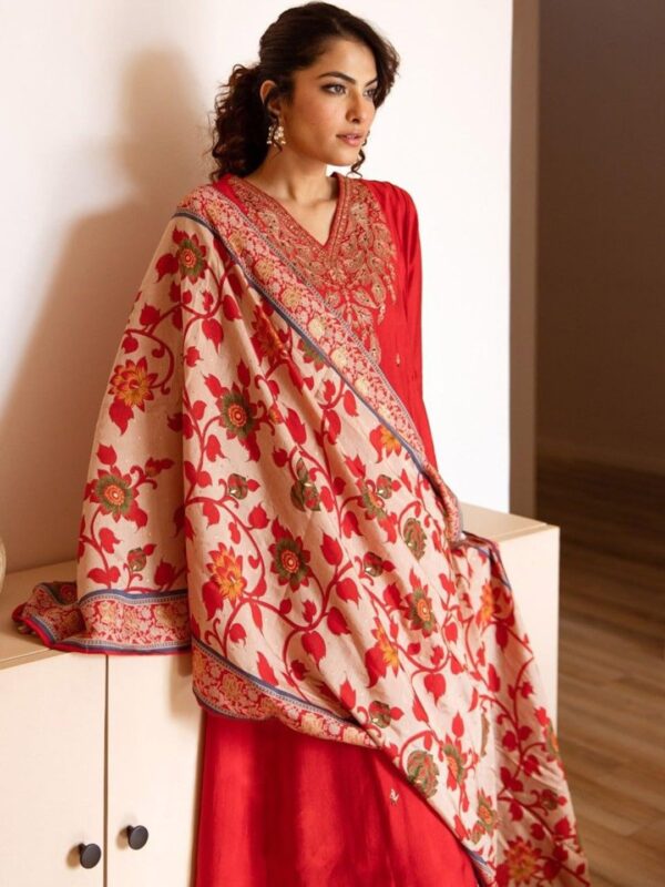 KLOSIA Women Embroidery Kurta and Pant Set with Dupataa