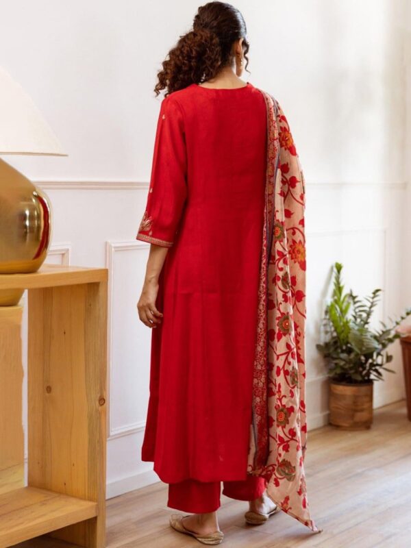 KLOSIA Women Embroidery Kurta and Pant Set with Dupataa