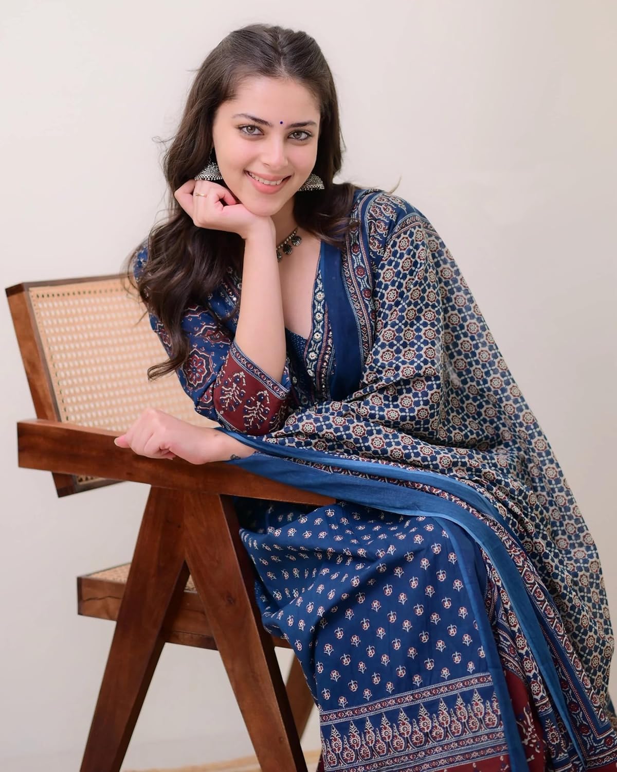 KLOSIA Women Printed Anarkali Kurta and Pant Set with Dupatta