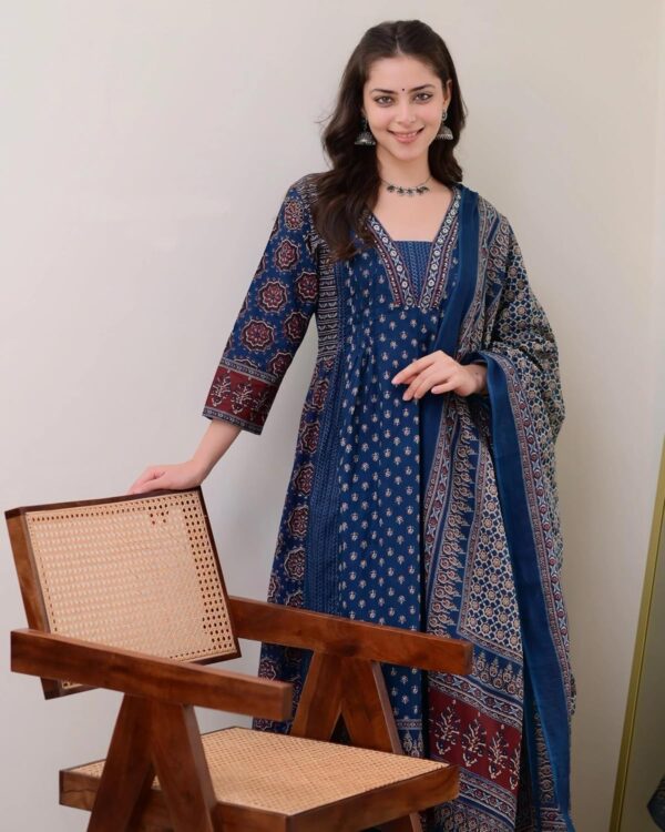 KLOSIA Women Printed Anarkali Kurta and Pant Set with Dupatta