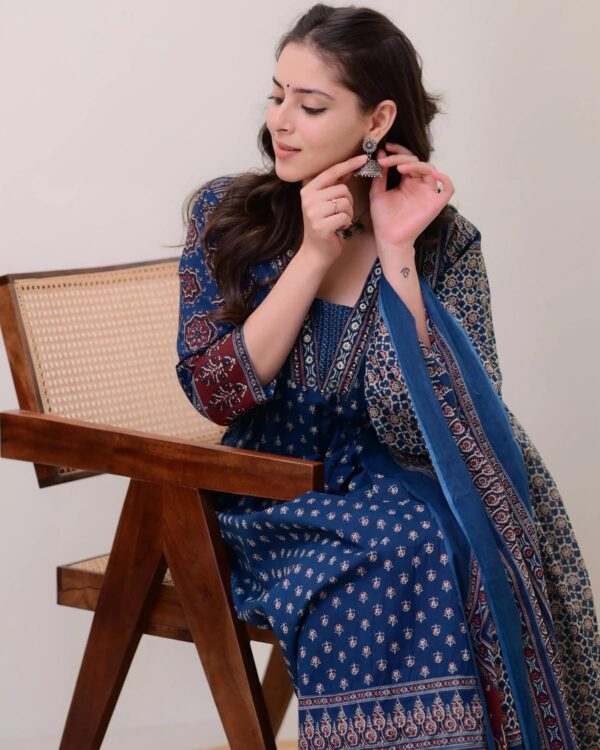 KLOSIA Women Printed Anarkali Kurta and Pant Set with Dupatta