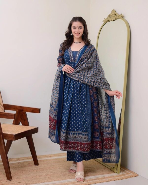 KLOSIA Women Printed Anarkali Kurta and Pant Set with Dupatta