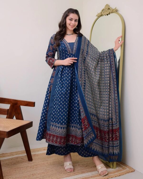 KLOSIA Women Printed Anarkali Kurta and Pant Set with Dupatta