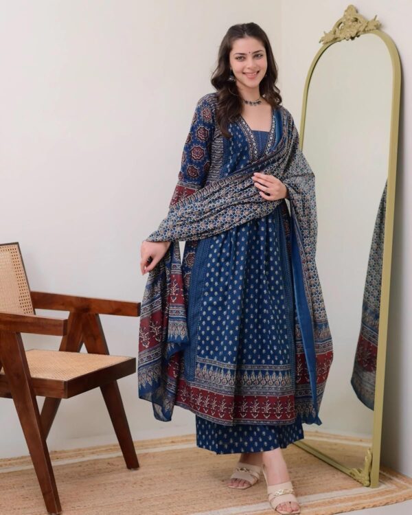 KLOSIA Women Printed Anarkali Kurta and Pant Set with Dupatta