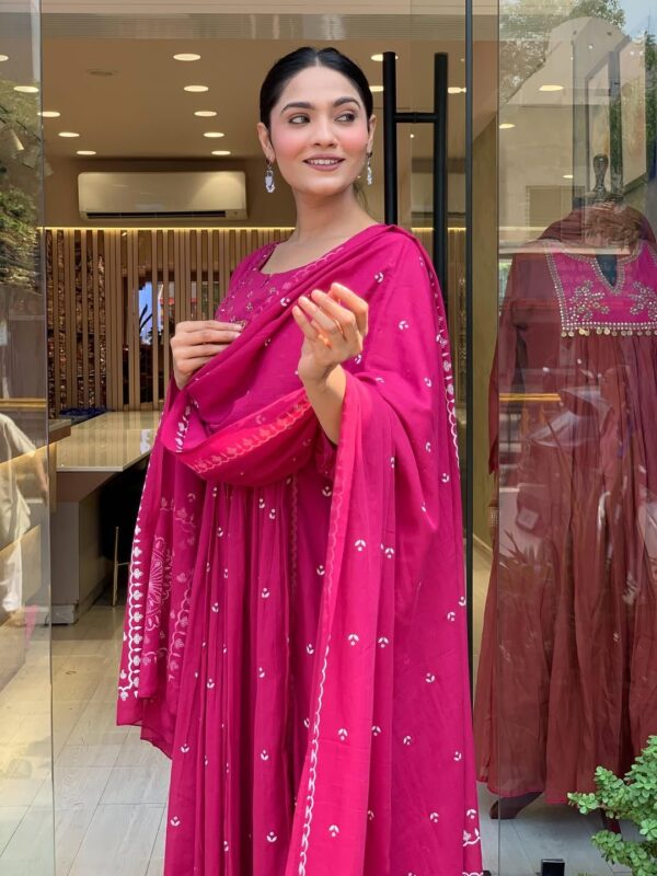 KLOSIA Women Printed Anarkali Kurta and Pant Set with Dupatta