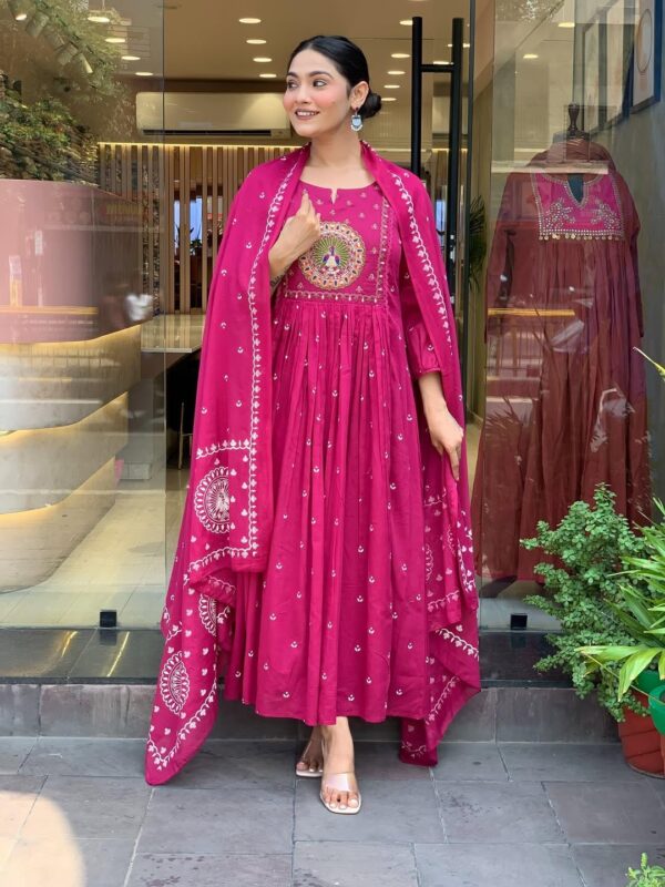 KLOSIA Women Printed Anarkali Kurta and Pant Set with Dupatta