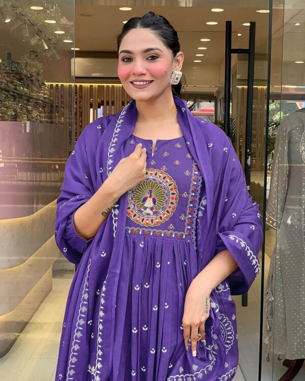 KLOSIA Women Printed Anarkali Kurta and Pant Set with Dupatta