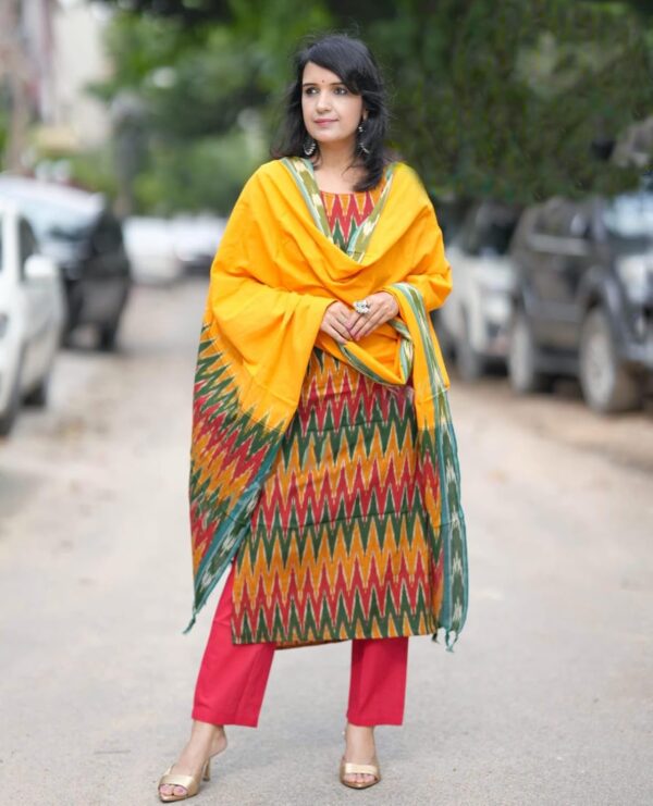 KLOSIA Women Viscose Printed Kurta And Pant With Dupatta Set