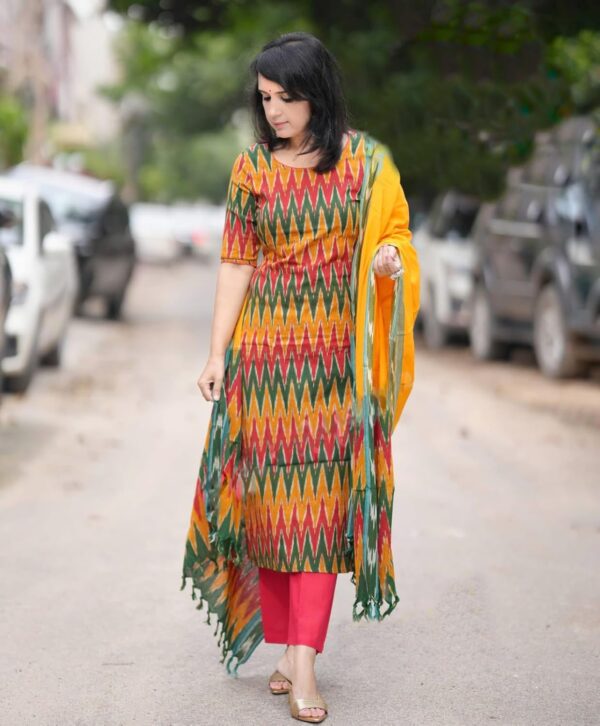 KLOSIA Women Viscose Printed Kurta And Pant With Dupatta Set