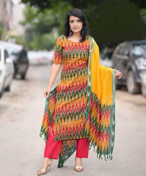 KLOSIA Women Viscose Printed Kurta And Pant With Dupatta Set