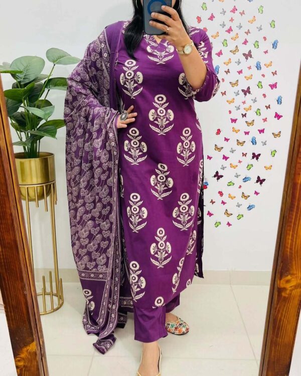 Rangnavi Women's Floral Printed Stright Kurta with Pant & Dupatta Set | Kurta set