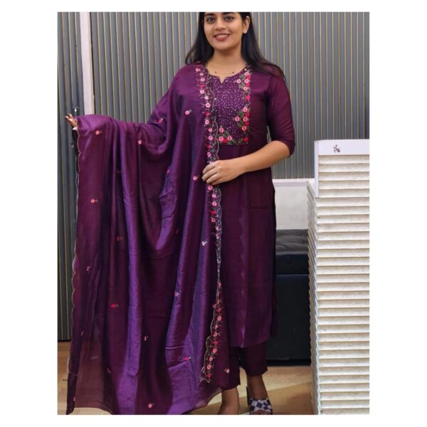 WEALTHY WOMEN Ethnic Embroidery Print V-Neck Kurti with Dupatta for Women – Elegant Vichitra & Crepe Set for Office, Festive